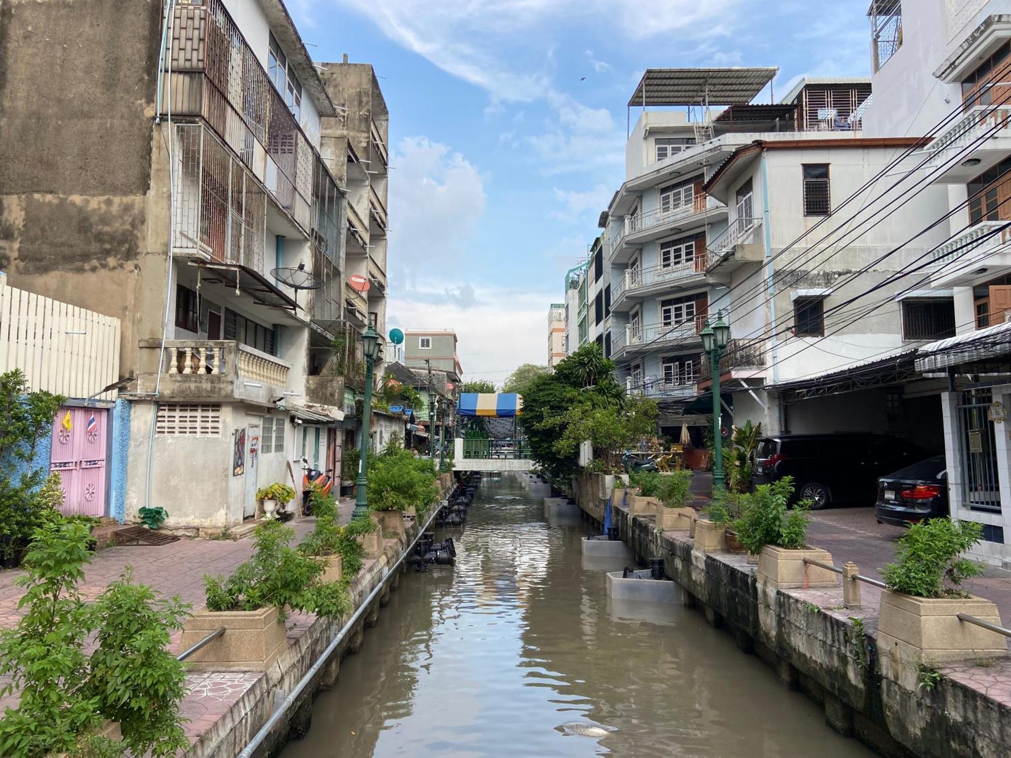 Bangkok Neighborhood Hostel Exterior photo