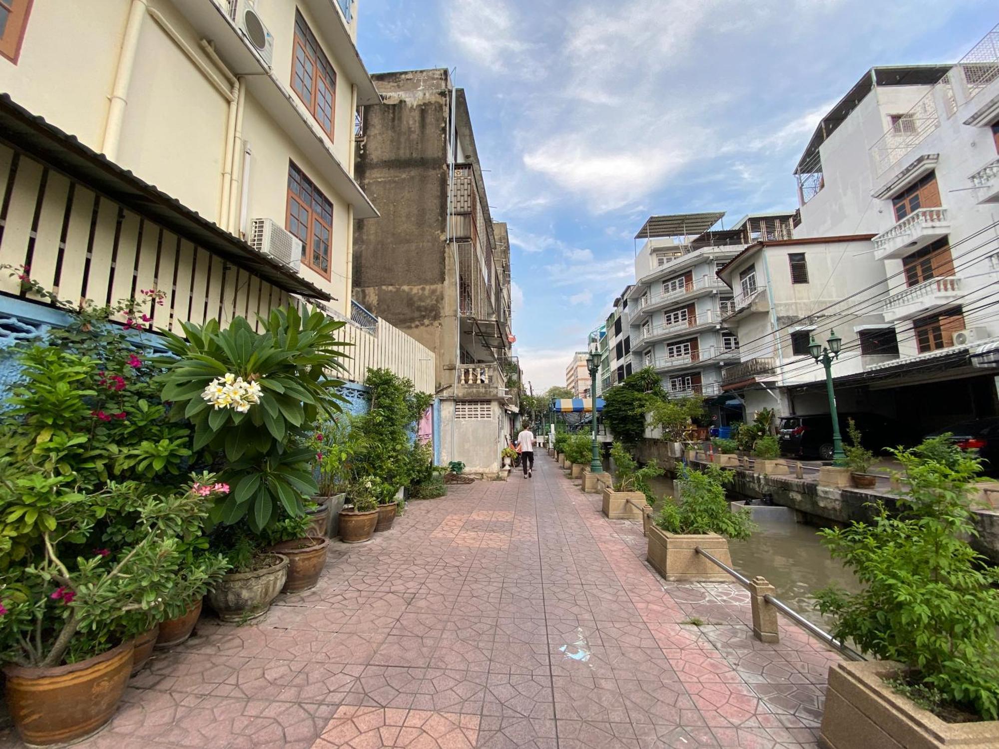 Bangkok Neighborhood Hostel Exterior photo