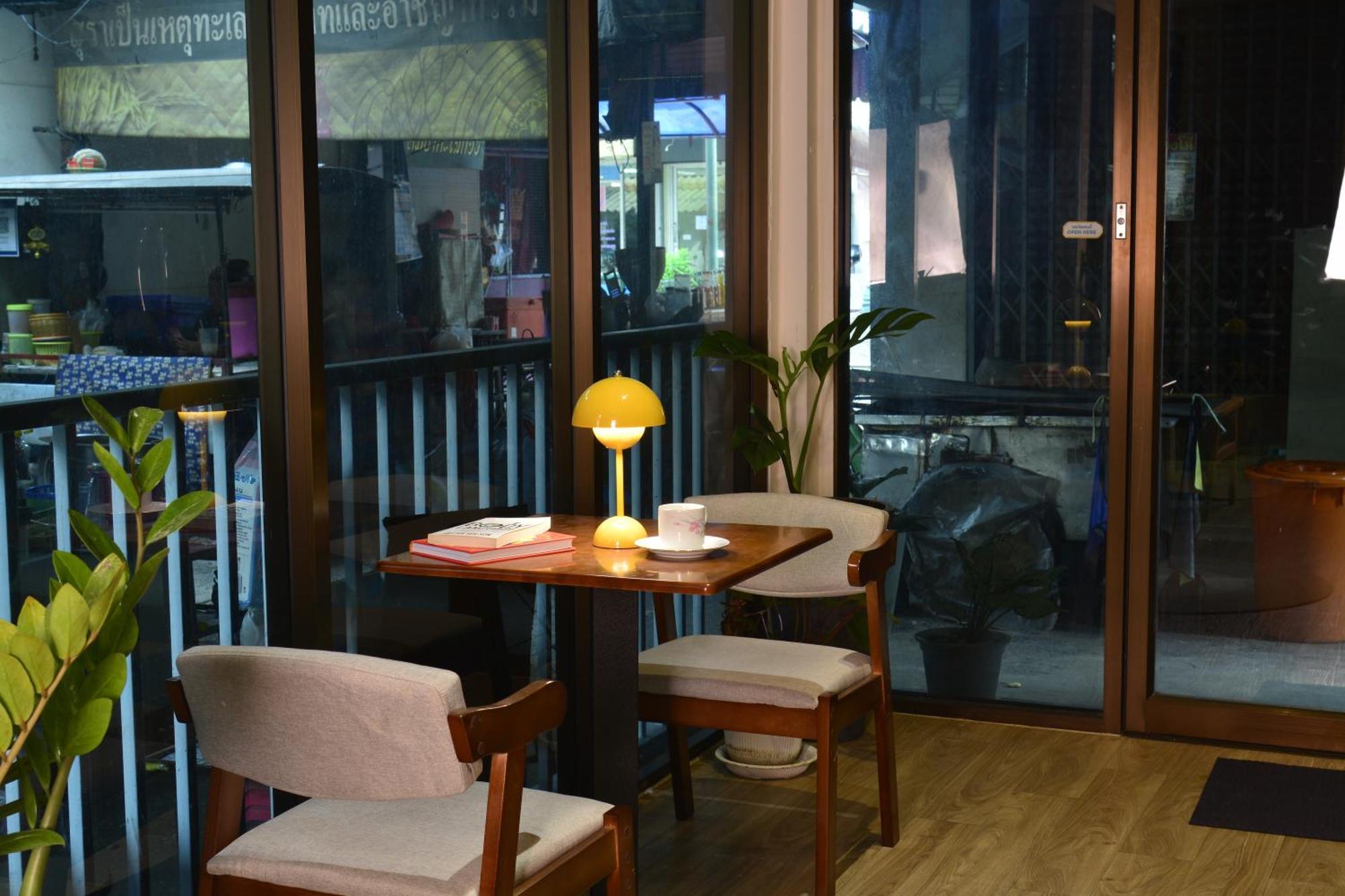 Bangkok Neighborhood Hostel Exterior photo