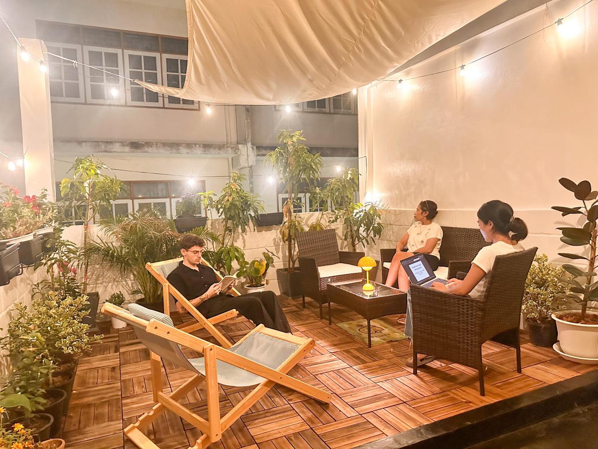 Bangkok Neighborhood Hostel Exterior photo
