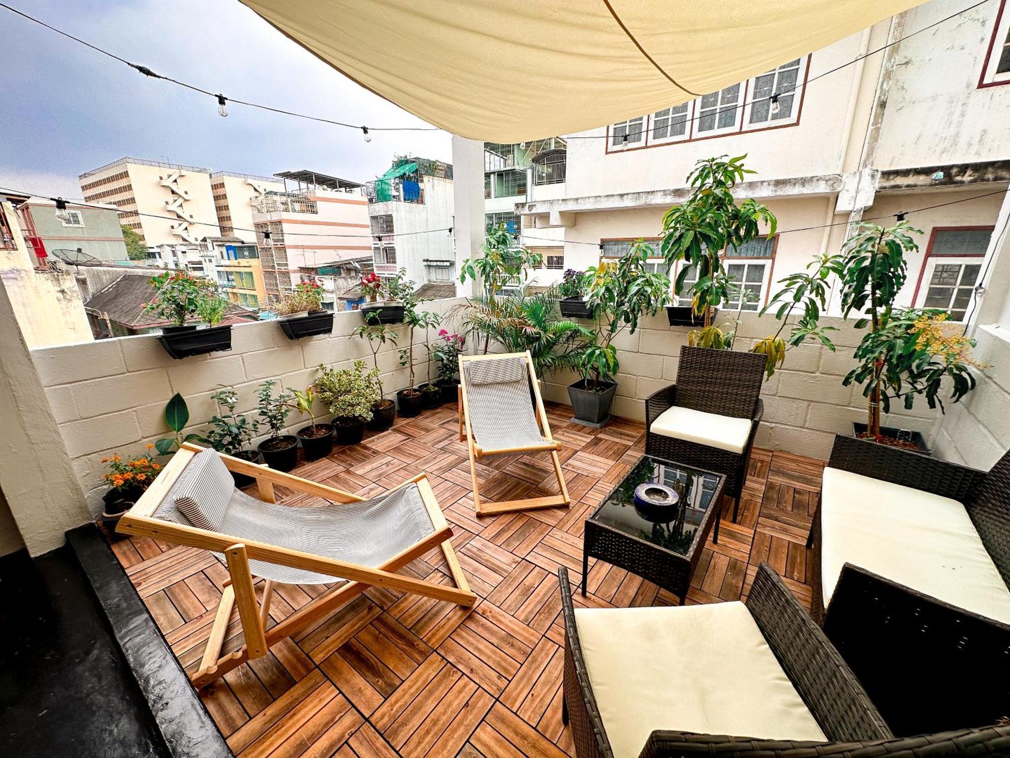 Bangkok Neighborhood Hostel Exterior photo