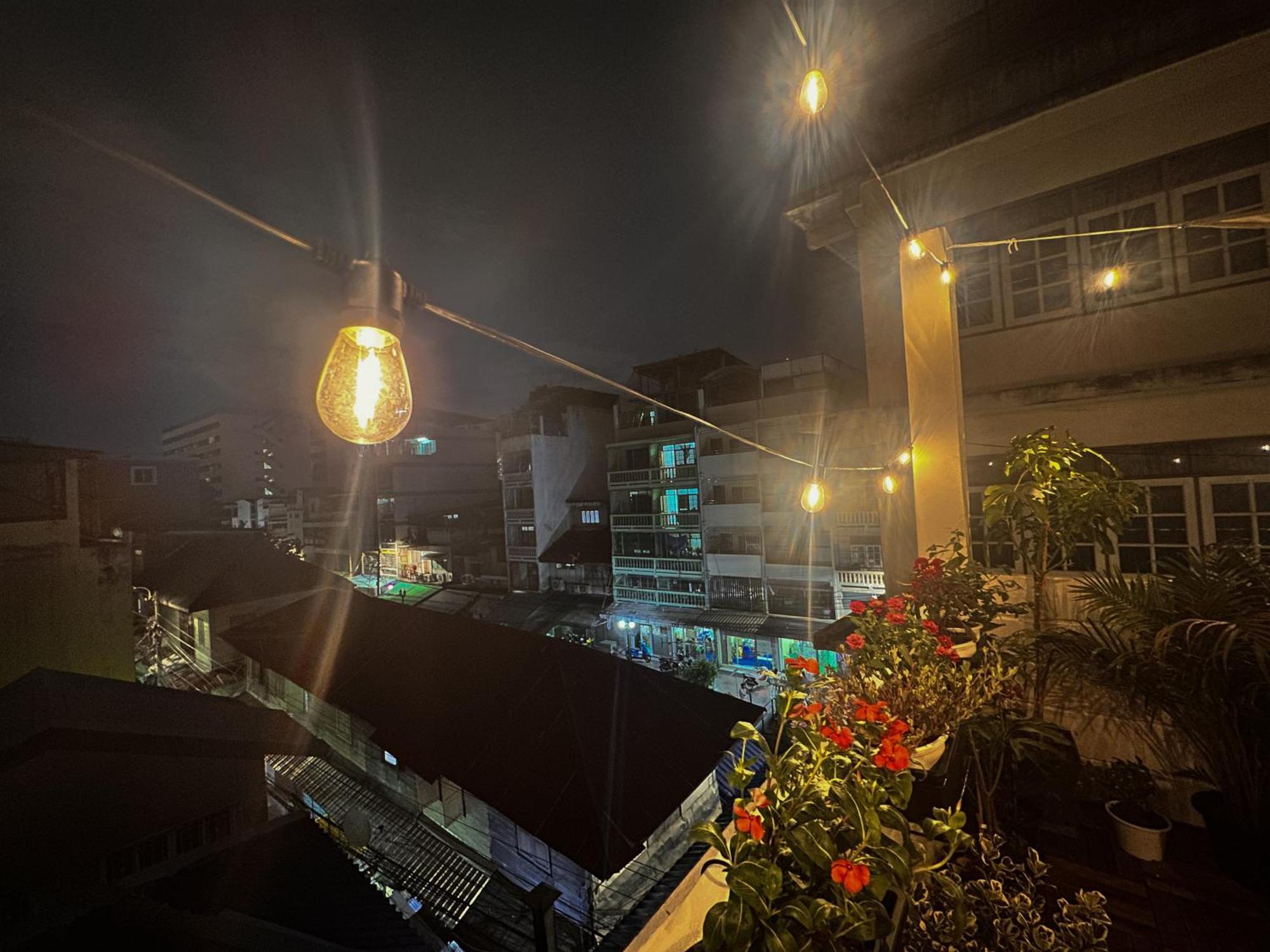 Bangkok Neighborhood Hostel Exterior photo