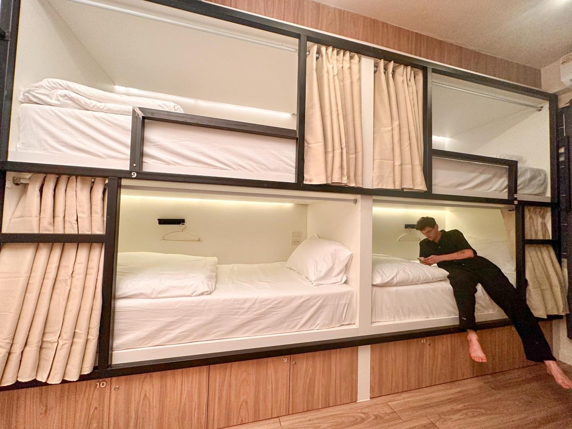 Bangkok Neighborhood Hostel Exterior photo