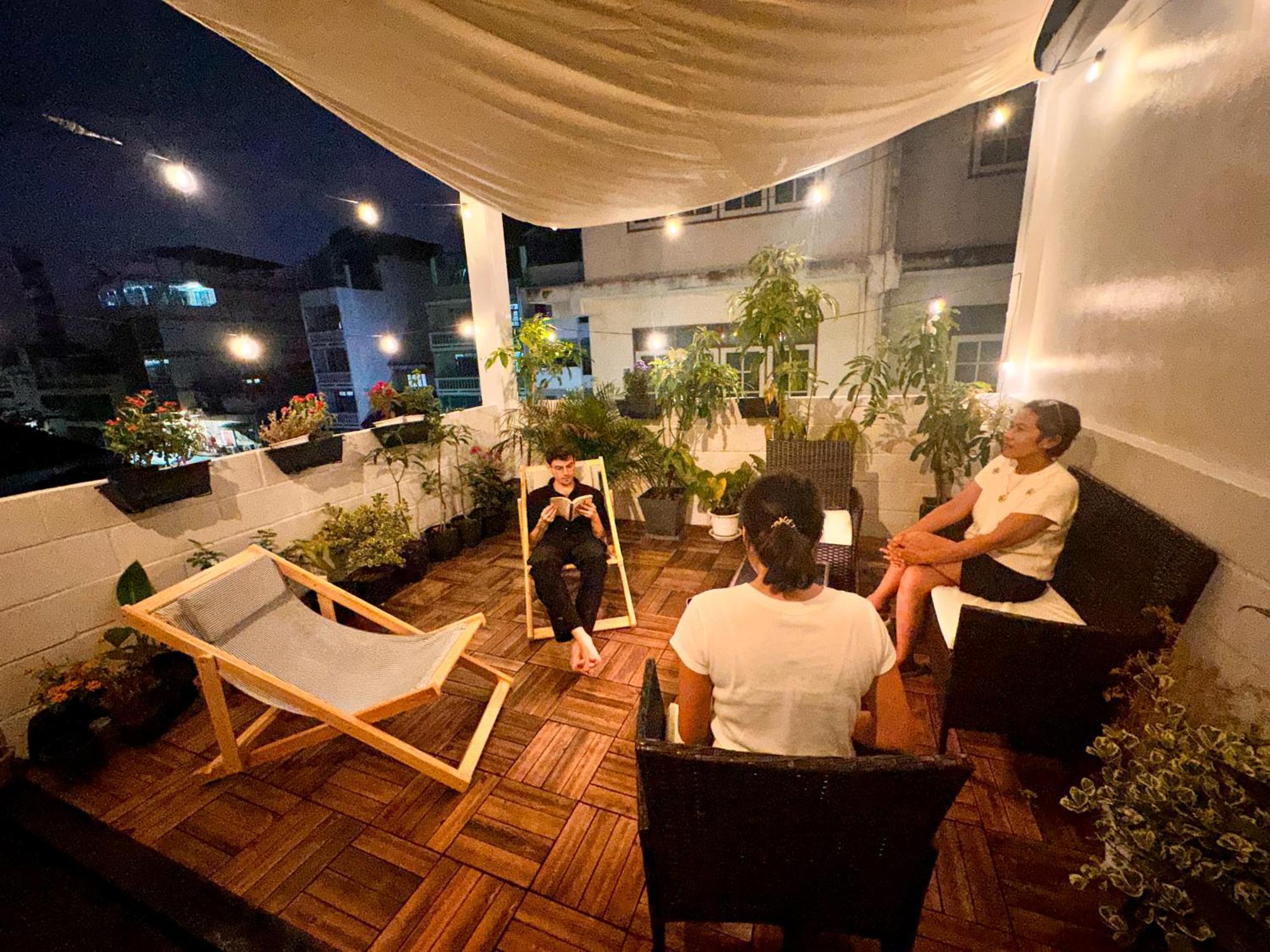 Bangkok Neighborhood Hostel Exterior photo