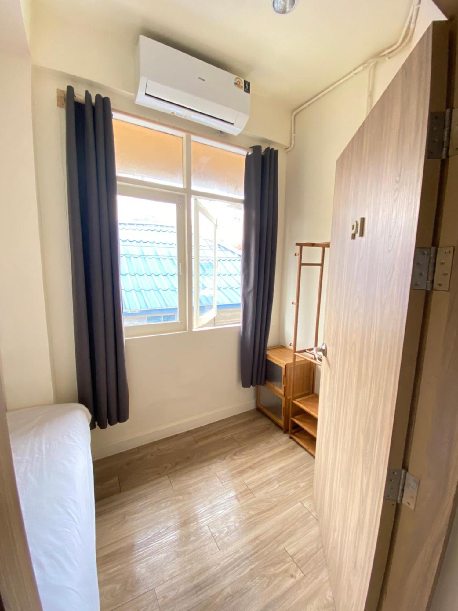 Bangkok Neighborhood Hostel Exterior photo